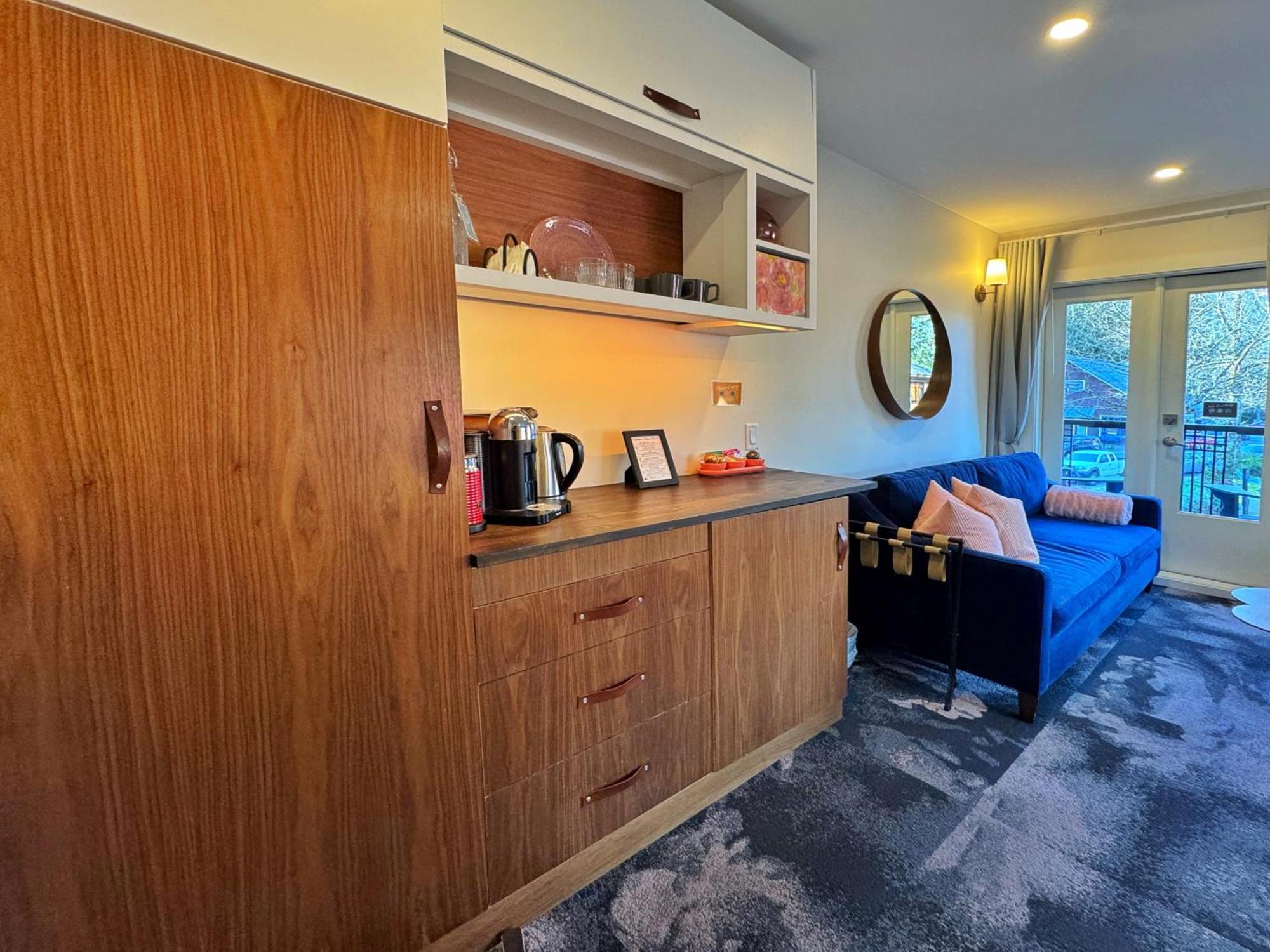 Artisan Suites On Bowen Snug Cove Экстерьер фото