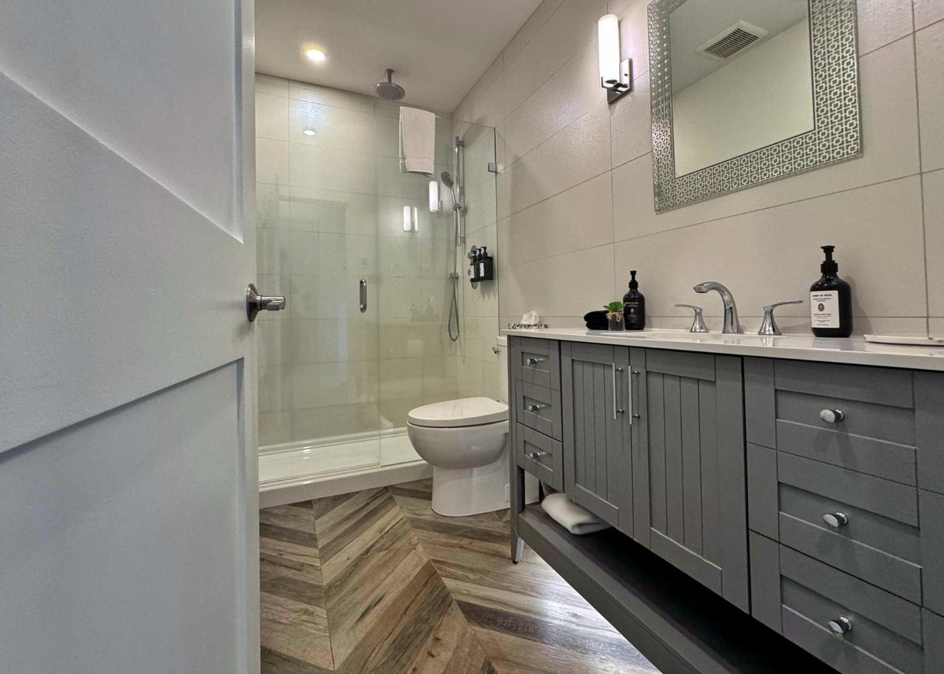 Artisan Suites On Bowen Snug Cove Экстерьер фото